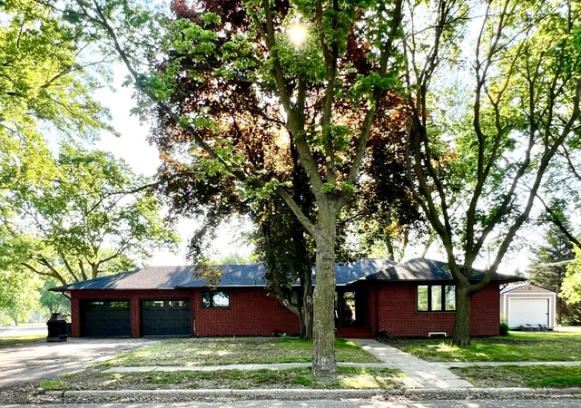 Photo 1 of Single family home for sale at 424 S Gaulke St, Appleton, MN 56208 | MLS# 7126811 | Listing updated on 2026-08-14