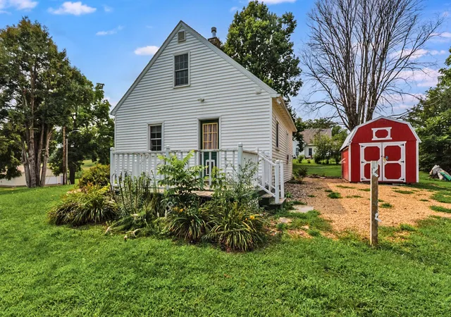 Photo 3 of Single family home for sale at 220 Green St W, Waterville, MN 56096 | MLS# 7126822 | Listing updated on 2026-09-21