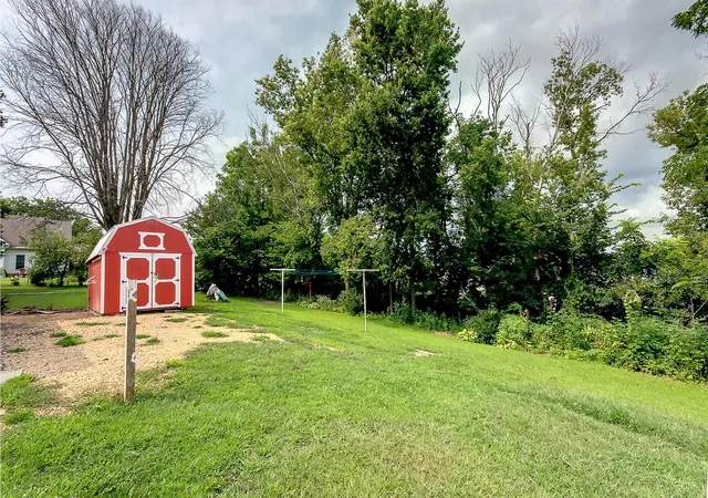Photo 3 of Single family home for sale at 220 Green St W, Waterville, MN 56096 | MLS# 7126822 | Listing updated on 2026-09-21