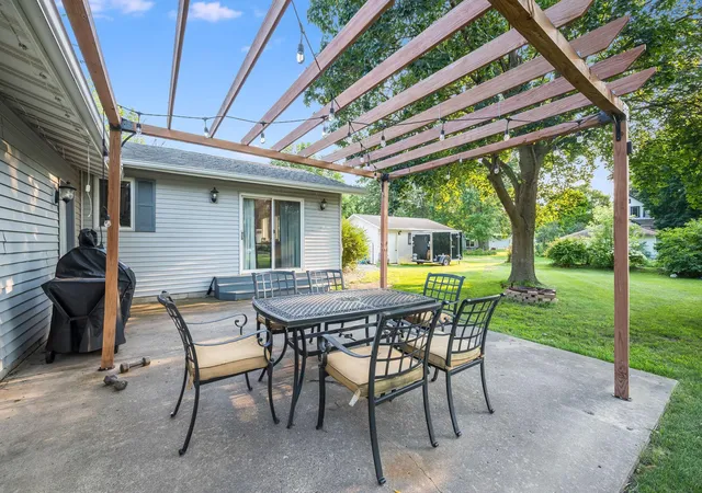 Photo 3 of Single family home for sale at 808 7th Street S, Saint James, MN 56081 | MLS# 7126824 | Listing updated on 2026-10-09