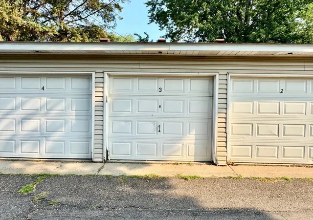 Listing Photo 2 - Condo for sale in building located at 1664 Ashland Ave, St. Paul, MN 55104 - Unit #3