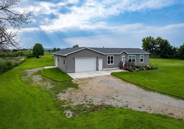 2nd image of 21509 700th Ave, Alden, MN 56009 | MLS# 7126834