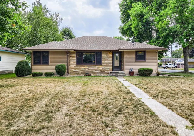 Photo 1 of Sale Pending at 421 13th St W, Hastings, MN 55033 | MLS# 7126835 | Listing updated on 2026-08-28