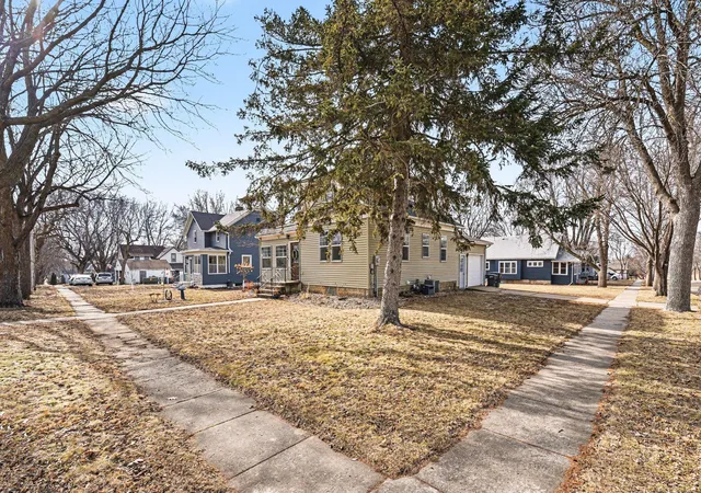Photo 3 of Single family home for sale at 219 N Donaldson St, Luverne, MN 56156 | MLS# 7126867 | Listing updated on 2026-08-14