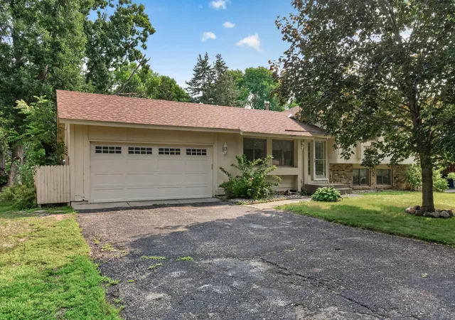 Photo 2 of Single family home for sale at 7460 Berkshire Way, Maple Grove, MN 55311 | MLS# 7126871 | Listing updated on 2026-09-03