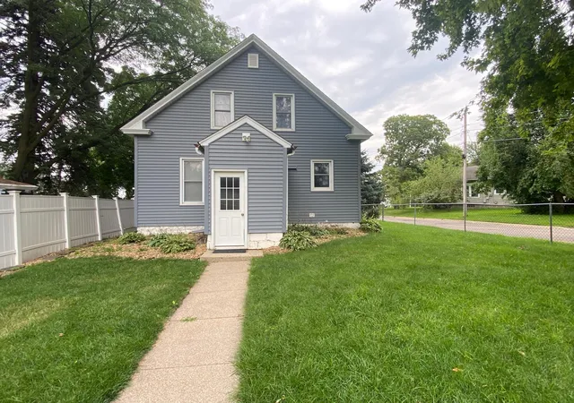 2nd image of 1224 Frank Hall Dr, Albert Lea, MN 56007 | MLS# 7126877