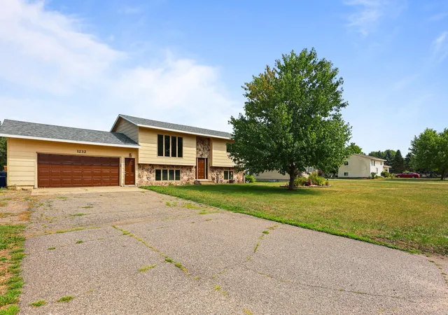 3rd image of 1232 Cypress Rd, Saint Cloud, MN 56303 | MLS# 7126879