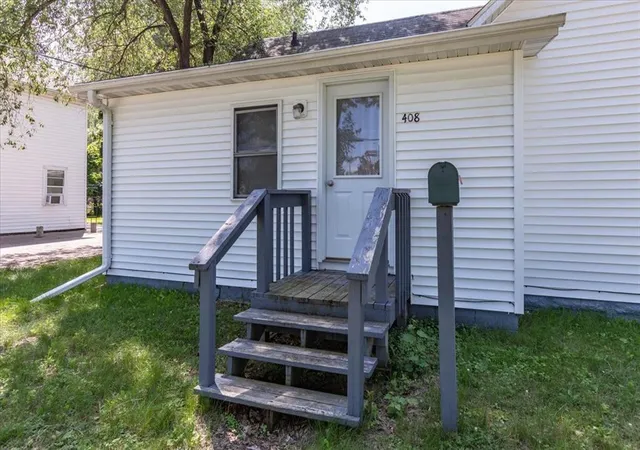 1st image of 408 18th Ave E, Menomonie, WI 54751 | MLS# 7126896