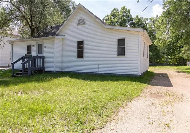 2nd image of 408 18th Ave E, Menomonie, WI 54751 | MLS# 7126896