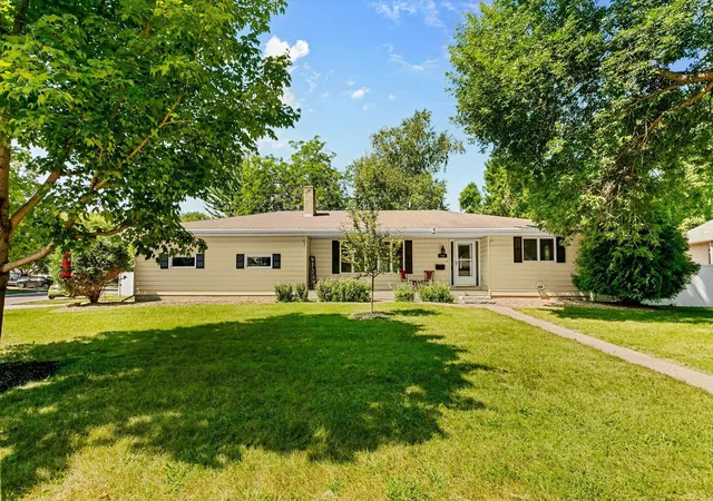 Photo 1 of Sale Pending at 754 Southview Ct Sw, Hutchinson, MN 55350 | MLS# 7126897 | Listing updated on 2026-09-04