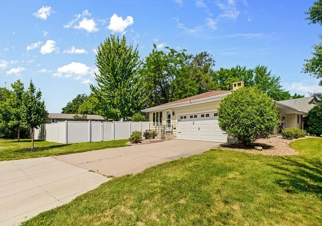 Photo 2 of Sale Pending at 754 Southview Ct Sw, Hutchinson, MN 55350 | MLS# 7126897 | Listing updated on 2026-09-04