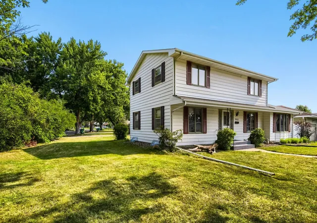 Photo 3 of Single family home for sale at 7932 38 1/2 Ave N, Minneapolis, MN 55427 | MLS# 7126919 | Listing updated on 2026-09-01