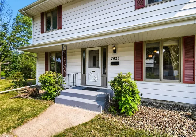 Photo 4 of Single family home for sale at 7932 38 1/2 Ave N, Minneapolis, MN 55427 | MLS# 7126919 | Listing updated on 2026-09-01