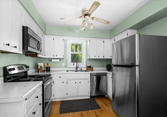 2nd image of 824 E 11th St, Duluth, MN 55805 | MLS# 7126926