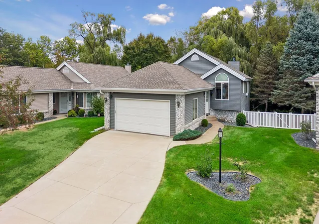 Photo 2 of Sale Pending at 5734 Heather Ridge Dr, Saint Paul, MN 55126 | MLS# 7126927 | Listing updated on 2026-10-06