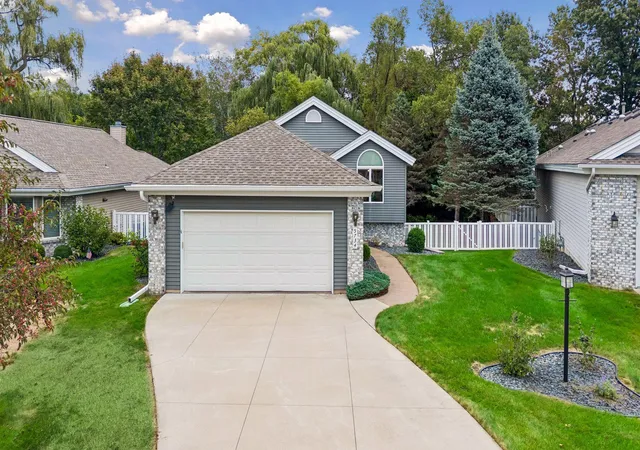 Photo 3 of Sale Pending at 5734 Heather Ridge Dr, Saint Paul, MN 55126 | MLS# 7126927 | Listing updated on 2026-10-06