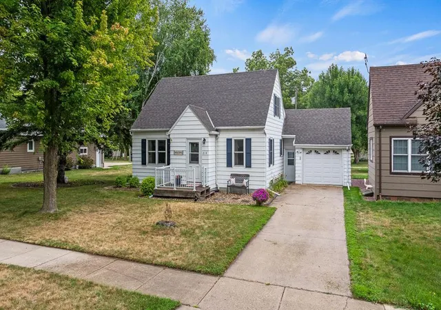 Photo 3 of Sale Pending at 214 N Rebecca St, Ivanhoe, MN 56142 | MLS# 7126934 | Listing updated on 2026-08-25