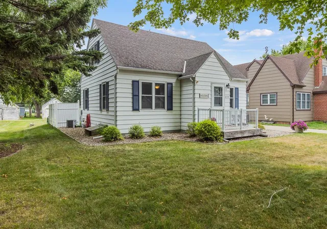 Photo 4 of Sale Pending at 214 N Rebecca St, Ivanhoe, MN 56142 | MLS# 7126934 | Listing updated on 2026-08-25