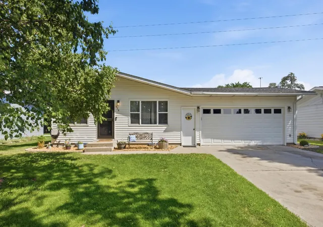 Photo 2 of Single family home for sale at 428 Brook Ave, Moorhead, MN 56560 | MLS# 7126935 | Listing updated on 2026-09-13