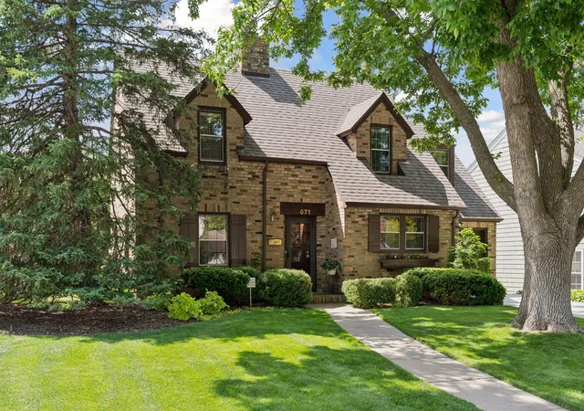 1st image of 671 Josephine Pl, Saint Paul, MN 55116 | MLS# 7126940