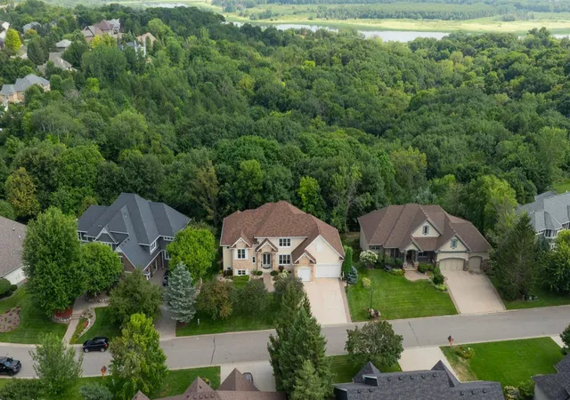 4th image of 19043 Vogel Farm Trl, Eden Prairie, MN 55347 | MLS# 7126943