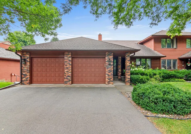 Photo 1 of Single family home for sale at 18 Anemone Cir, Saint Paul, MN 55127 | MLS# 7126954 | Listing updated on 2026-09-26
