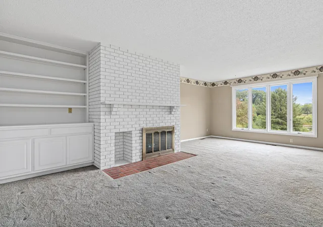 Photo 4 of Single family home for sale at 18 Anemone Cir, Saint Paul, MN 55127 | MLS# 7126954 | Listing updated on 2026-09-26