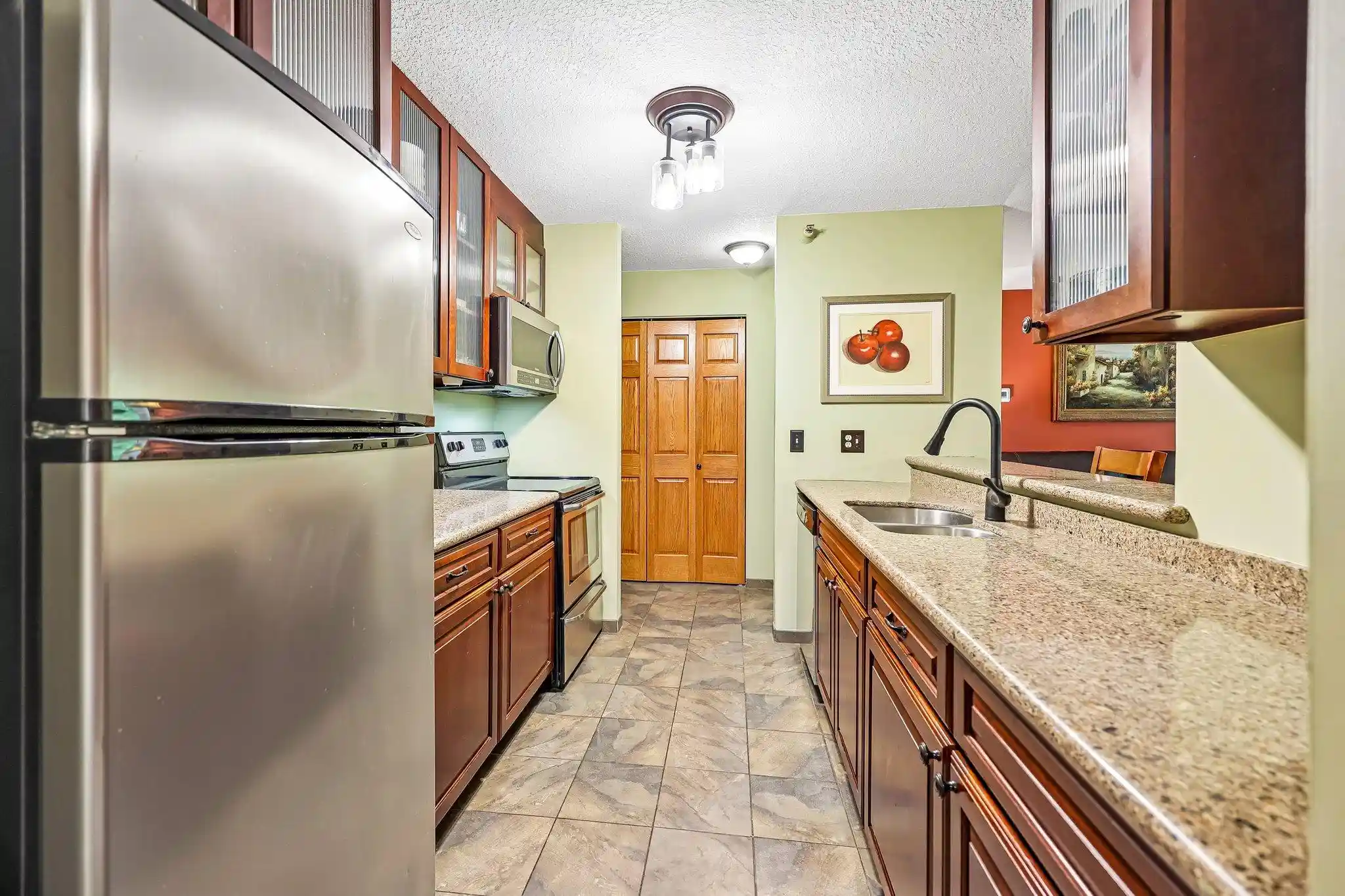 Listing Photo 2 - Condo for sale in 6030 Chasewood Pkwy located at 6030 Chasewood Pkwy, Minnetonka, MN 55343 - Unit #201