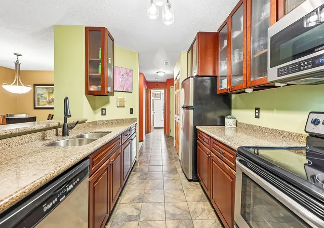 Photo 4 of Condo for sale at 6030 Chasewood Pkwy #201, Hopkins, MN 55343 | MLS# 7126957 | Listing updated on 2026-08-27