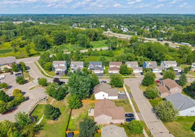 3rd image of 4971 Hamlet Ave N, Saint Paul, MN 55128 | MLS# 7126959