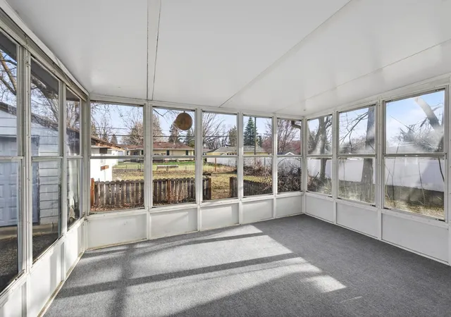 Photo 3 of Sale Pending at 121 Roselawn Ave E, Saint Paul, MN 55117 | MLS# 7126973 | Listing updated on 2026-08-16