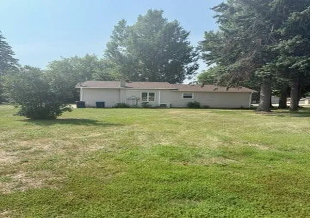 Photo 4 of Single family home for sale at 205 9th Avenue E, Lisbon, ND 58054 | MLS# 7126983 | Listing updated on 2026-08-26
