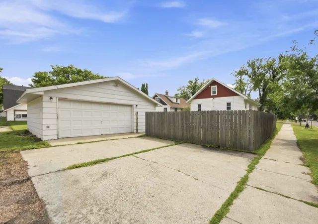 2nd image of 1021 9th Ave N, Fargo, ND 58102 | MLS# 7126998