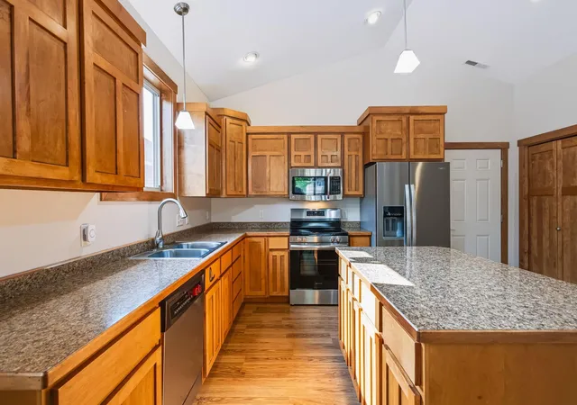 4th image of 206 W Cemetery Rd, River Falls, WI 54022 | MLS# 7127002