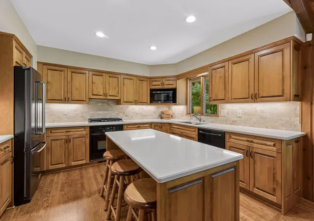 Photo 4 of Sale Pending at 17380 Hampton Ct, Minnetonka, MN 55345 | MLS# 7127004 | Listing updated on 2026-08-25