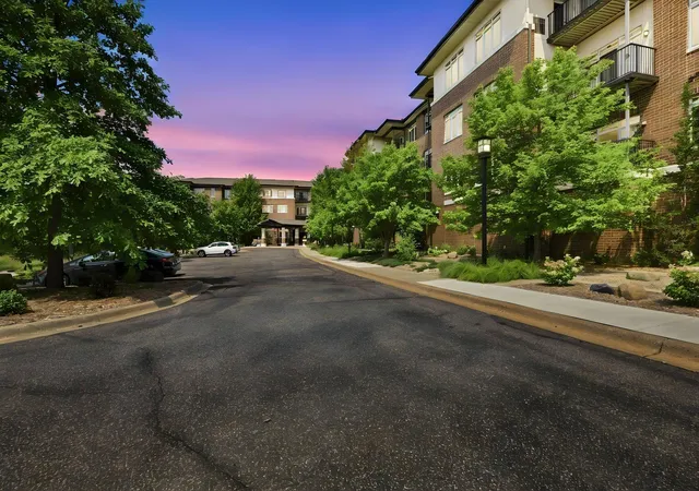 36th image of 3251 Louisiana Ave S #111, Minneapolis, MN 55426 | MLS# 7127022