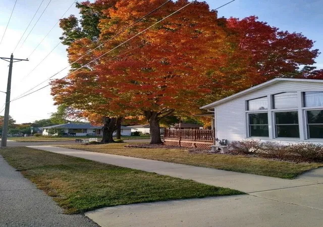 Photo 2 of Single family home for sale at 900 19th Ave Ne, Rochester, MN 55906 | MLS# 7127033 | Listing updated on 2026-10-07