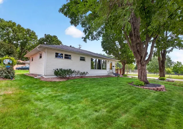 Photo 3 of Single family home for sale at 900 19th Ave Ne, Rochester, MN 55906 | MLS# 7127033 | Listing updated on 2026-10-07