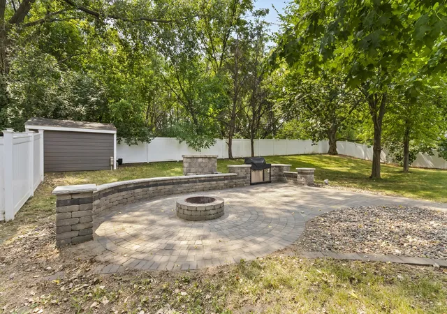 3rd image of 3111 Joyce Ct, Saint Paul, MN 55121 | MLS# 7127044