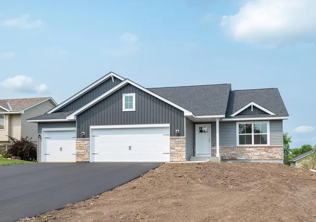 2nd image of 1223 Olivia St Se, New Prague, MN 56071 | MLS# 7127057