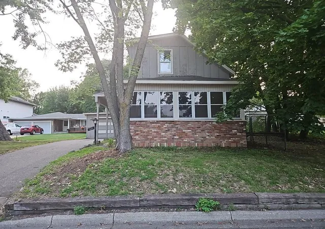 2nd image of 1069 Seminole Ave, Saint Paul, MN 55118 | MLS# 7127075