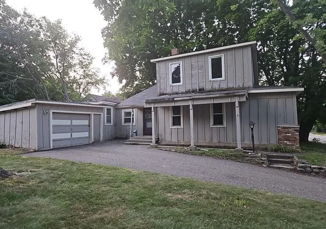 Photo 3 of Single family home for sale at 1069 Seminole Ave, Saint Paul, MN 55118 | MLS# 7127075 | Listing updated on 2026-10-26