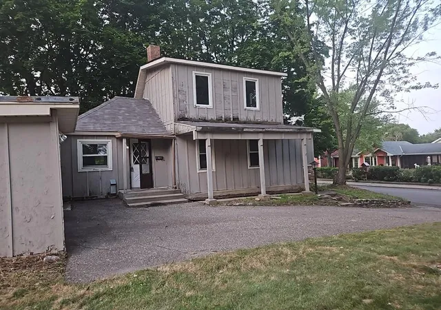 Photo 4 of Single family home for sale at 1069 Seminole Ave, Saint Paul, MN 55118 | MLS# 7127075 | Listing updated on 2026-10-26