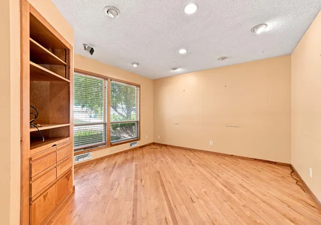 Photo 3 of Single family home for sale at 2527 Interlachen Dr, Stillwater, MN 55082 | MLS# 7127089 | Listing updated on 2026-09-15