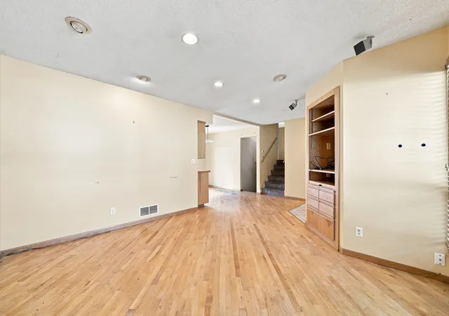 Photo 4 of Single family home for sale at 2527 Interlachen Dr, Stillwater, MN 55082 | MLS# 7127089 | Listing updated on 2026-09-15