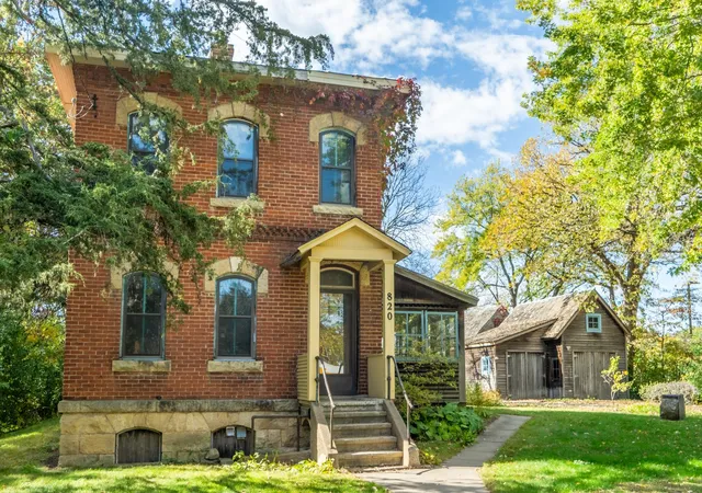 Photo 2 of Single family home for sale at 820 Owens St N, Stillwater, MN 55082 | MLS# 7127095 | Listing updated on 2026-10-14