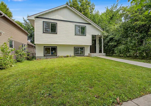 25th image of 953 Wilson Ave, Saint Paul, MN 55106 | MLS# 7127099