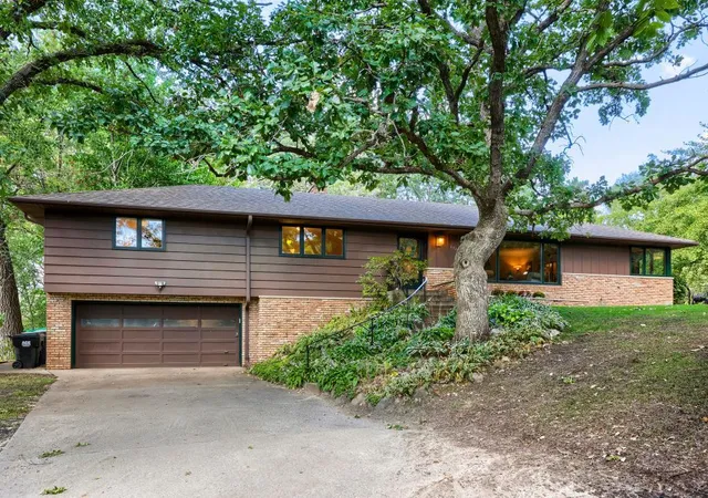 Photo 1 of Sale Pending at 332 Floral Dr W, Saint Paul, MN 55126 | MLS# 7127124 | Listing updated on 2026-09-24
