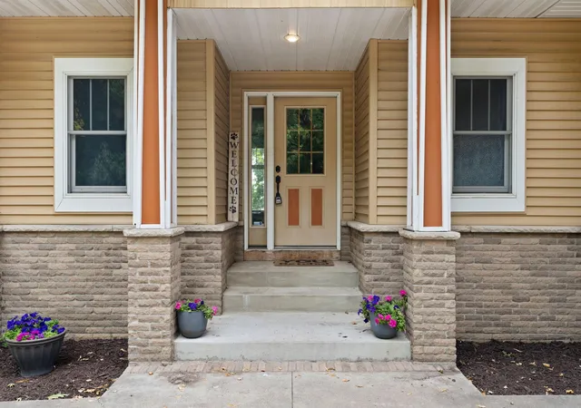 Photo 3 of Single family home for sale at 9840 Pine Shrs Dr, Pine City, MN 55063 | MLS# 7127129 | Listing updated on 2026-09-23