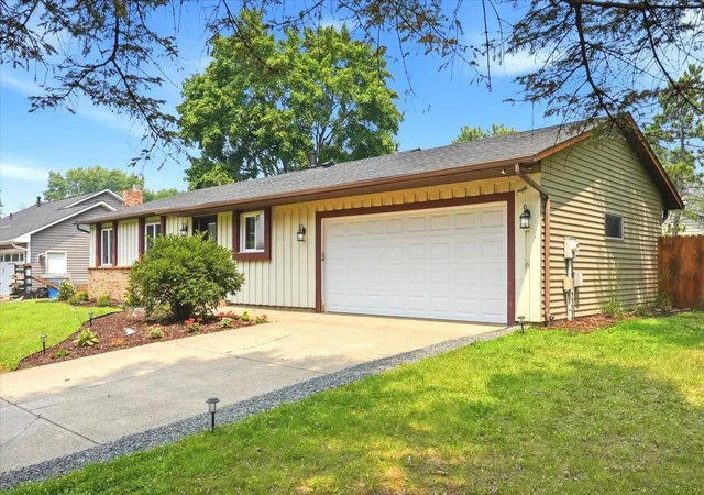Photo 1 of Single family home for sale at 2602 Hawthorne Ln, Stillwater, MN 55082 | MLS# 7127135 | Listing updated on 2026-10-07